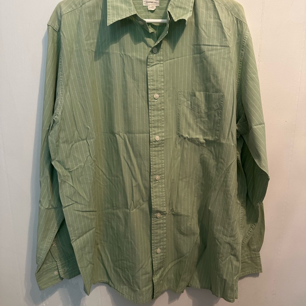 American Eagle Outfitters Green Casual Button Down Shirt
